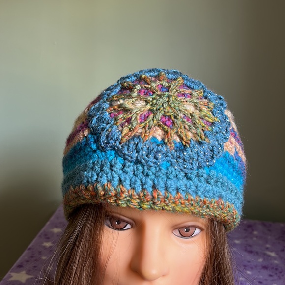 Crochet flower beanie soft mandala acrylic yarn delicate hat medium new - Picture 7 of 7